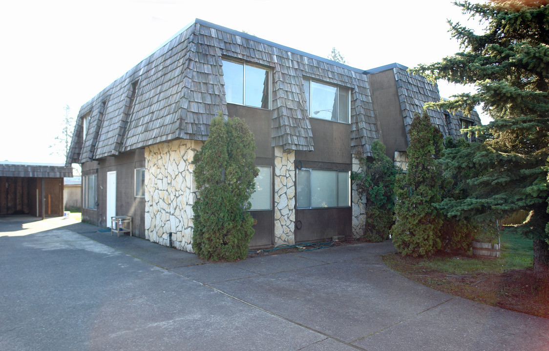 112 Sunset St in Sutherlin, OR - Building Photo