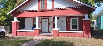 105 E Hull St in Denison, TX - Building Photo