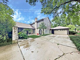 4238 Honey Oaks Dr in Seabrook, TX - Building Photo