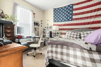 30 Pond St, Unit 2 in Beverly, MA - Foto de edificio - Building Photo