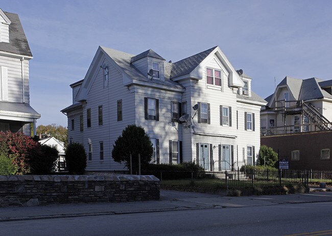 862-864 Main St in Worcester, MA - Foto de edificio - Building Photo