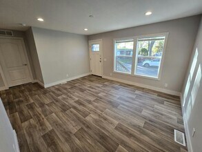 302 Louva Ln in Mankato, MN - Building Photo - Building Photo