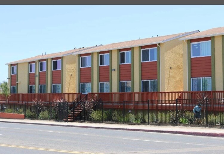 3299 Imperial Ave in San Diego, CA - Building Photo