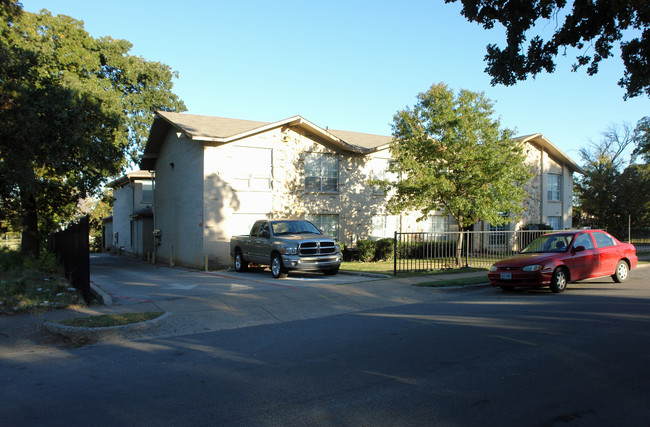 Normandy Place Apartments in Dallas, TX - Foto de edificio - Building Photo