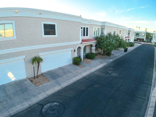 5236 N 16th Ln in Phoenix, AZ - Foto de edificio - Building Photo