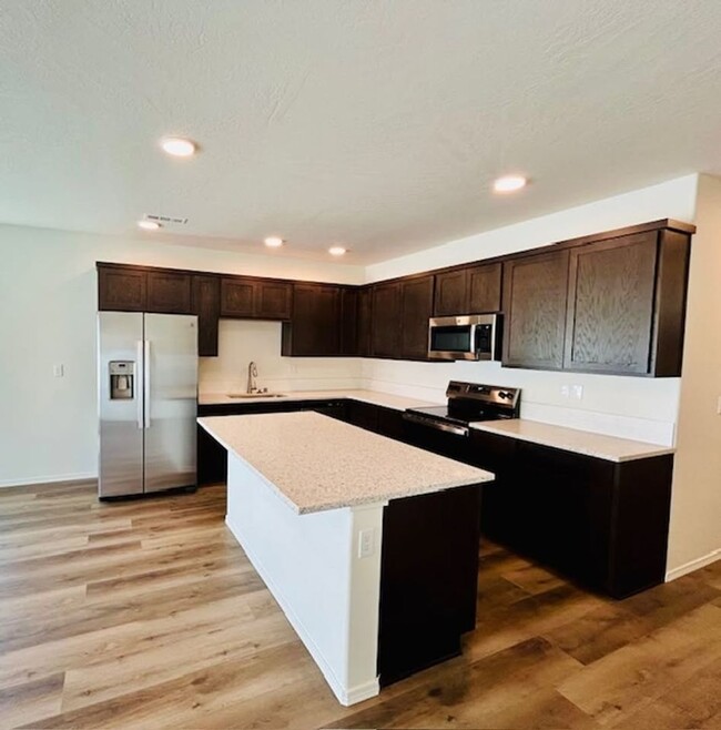 3708 S Roosevelt St in Kennewick, WA - Building Photo - Building Photo