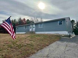4 Monroe Dr in Hudson, NH - Building Photo