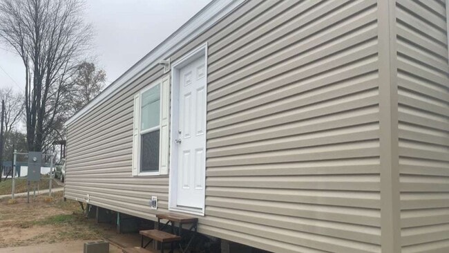 22 Eastview Dr in Bloomfield, IN - Building Photo - Building Photo