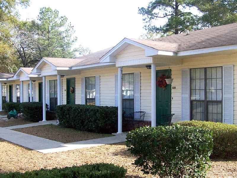 West Meadow I Apartments in Geneva, AL - Foto de edificio