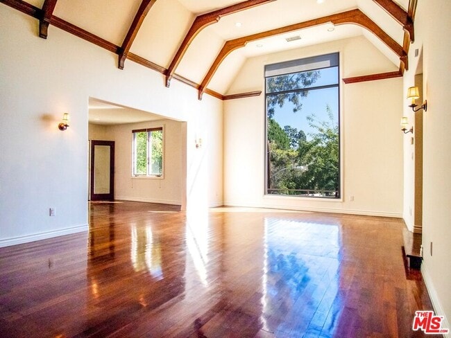 property at 2239 Vista Del Mar Pl