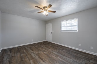 Welcome Home to Premier Club Living in Union City, GA - Foto de edificio - Interior Photo