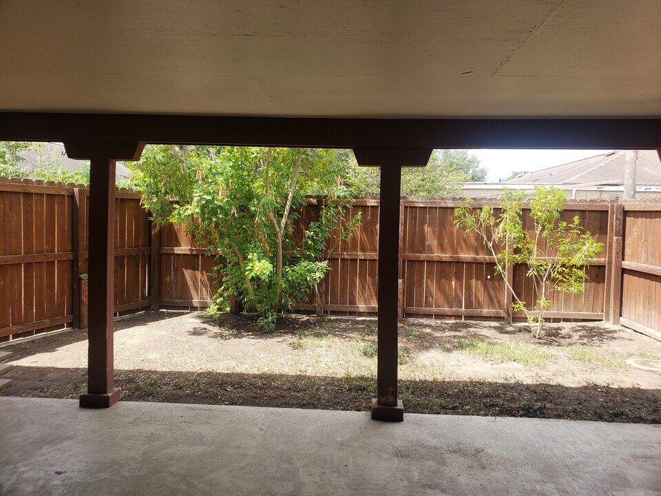 2005 Joy St, Unit 3 in Edinburg, TX - Building Photo