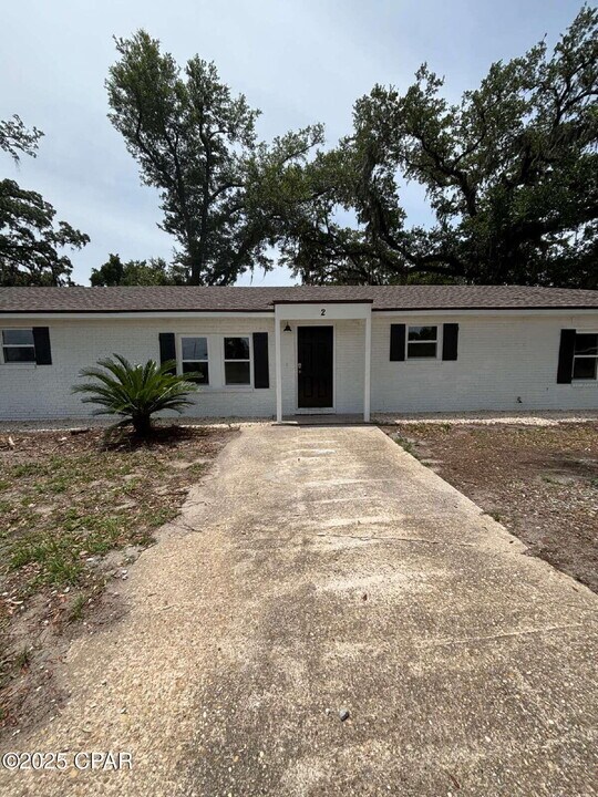715 W 17th St in Lynn Haven, FL - Building Photo