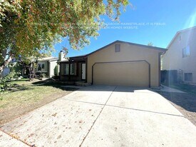 8454 Prairie Clover Way in Parker, CO - Building Photo