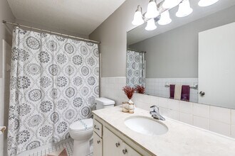 Charlton Terrace in West St. Paul, MN - Foto de edificio - Interior Photo