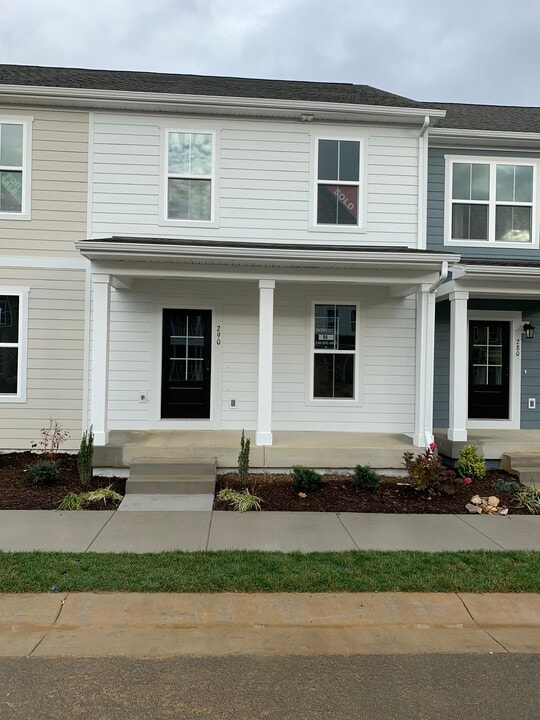 290 Hamilton Ave NW in Christiansburg, VA - Building Photo