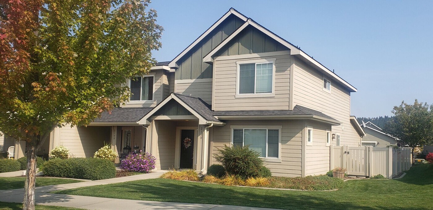 2130 N Country Vista Blvd in Liberty Lake, WA - Building Photo
