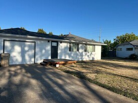 3505 Circle Dr SE in Albany, OR - Building Photo