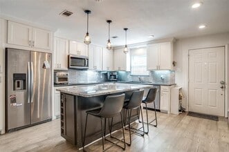 4017 Buena Vista St in Dallas, TX - Building Photo - Building Photo