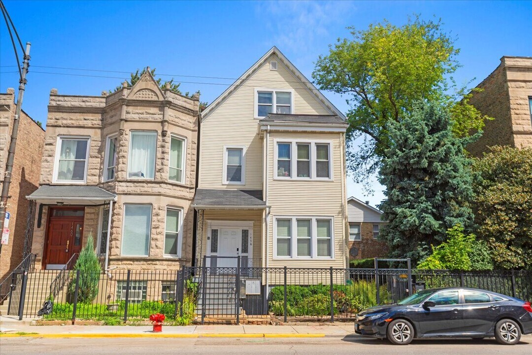 1456 W Irving Park Rd in Chicago, IL - Building Photo