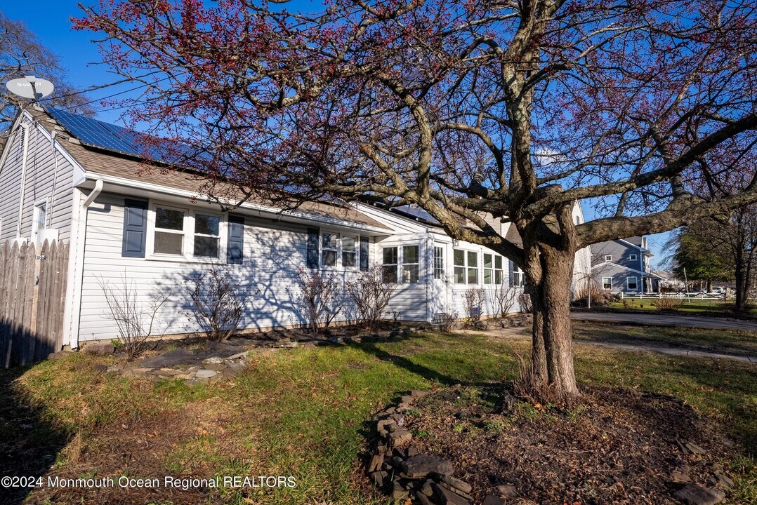 2243 Edgar Rd in Point Pleasant Beach, NJ - Foto de edificio
