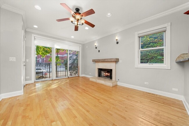2430 W Iowa St in Chicago, IL - Building Photo - Building Photo