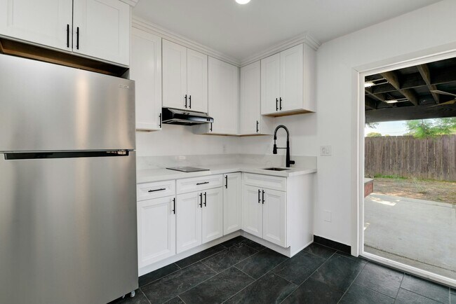 1615 Halo St in San Diego, CA - Building Photo - Building Photo