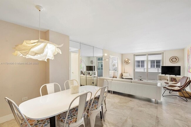 5555 Collins Ave in Miami, FL - Building Photo - Building Photo