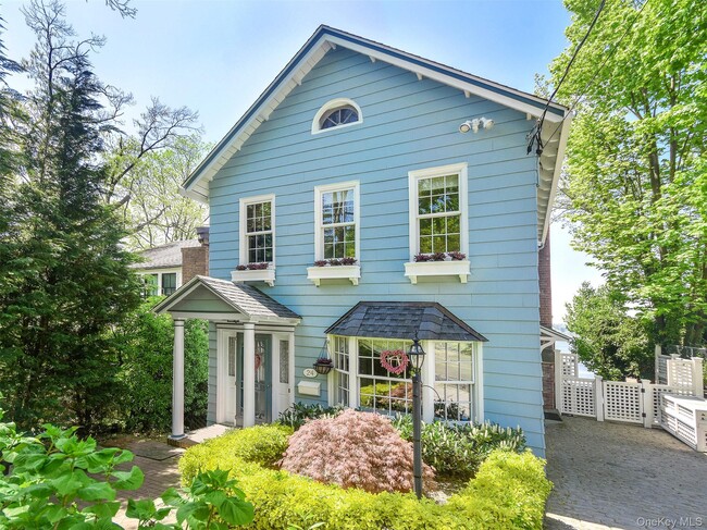 24 Bay Ave in Sea Cliff, NY - Building Photo - Building Photo