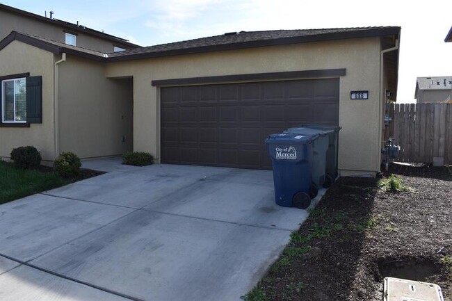 686 Phelps Dr in Merced, CA - Building Photo - Building Photo