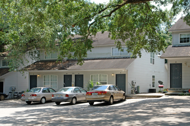 831 W Georgia St in Tallahassee, FL - Foto de edificio - Building Photo