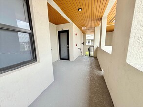 10401 NW 82nd St, Unit 34 in Doral, FL - Building Photo - Building Photo