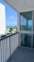 2655 Collins Ave, Unit 703 in Miami Beach, FL - Building Photo