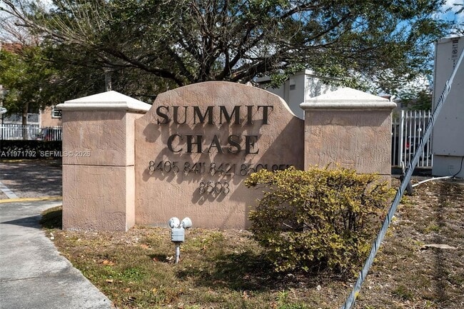 8421 NW 8th St, Unit 203 in Miami, FL - Building Photo - Building Photo