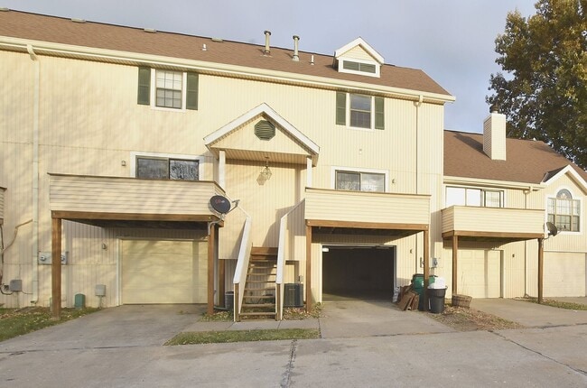 property at 1166 Hampton Ln