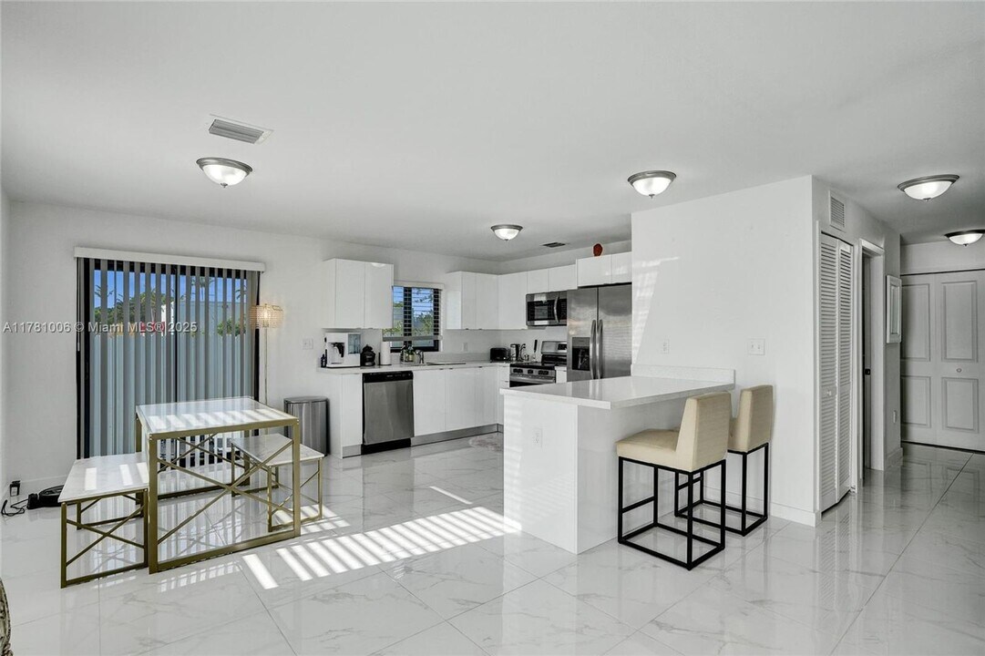 1712 NW 76th Terrace in Miami, FL - Building Photo