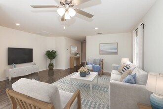 885 Youngreen Dr, Unit D1 in Ft. Myers, FL - Foto de edificio - Building Photo