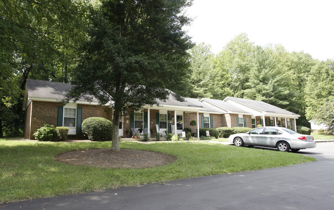 Battle Forest Apartments in Kings Mountain, NC - Building Photo - Building Photo