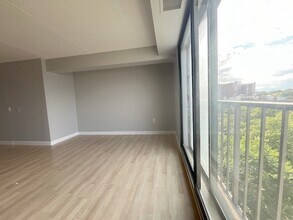 1243 Beacon St, Unit 8B in Brookline, MA - Building Photo - Building Photo