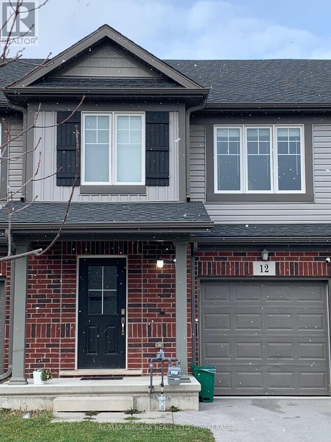 12 Haney Dr in Thorold, ON - Building Photo - Building Photo