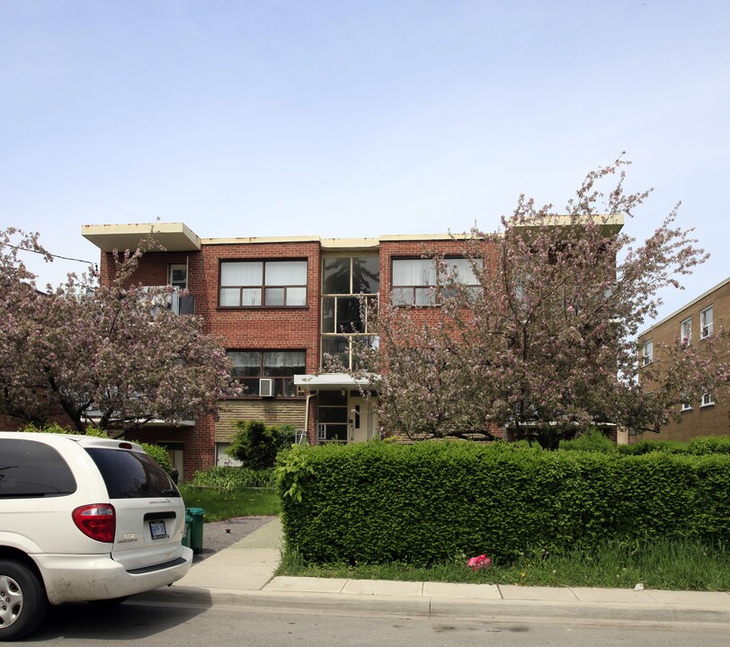 18 Fraserwood Ave in Toronto, ON - Building Photo