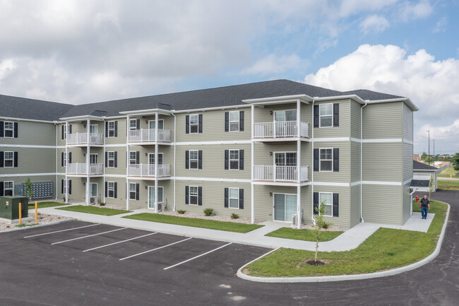 Simmons Crossing Senior Apartments in Rossford, OH - Foto de edificio - Building Photo