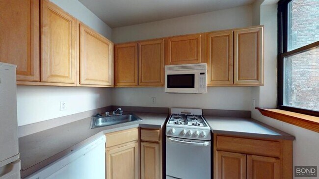 203 W 85th St in New York, NY - Building Photo - Building Photo