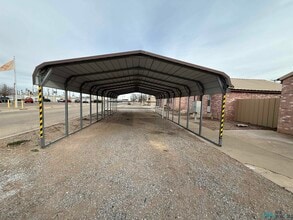 211 W Chisum Ave in Artesia, NM - Building Photo - Building Photo