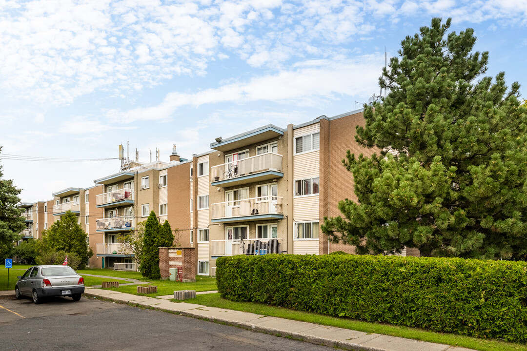 Jardins Toulouse in Longueuil, QC - Building Photo