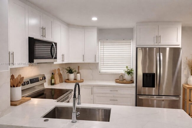 2980 Riverside Dr in Coral Springs, FL - Foto de edificio - Building Photo