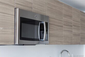 121 NE 34th St, Unit 1604 in Miami, FL - Building Photo - Building Photo