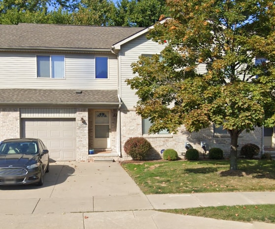 3285 E Eleven Mile Rd in Warren, MI - Building Photo