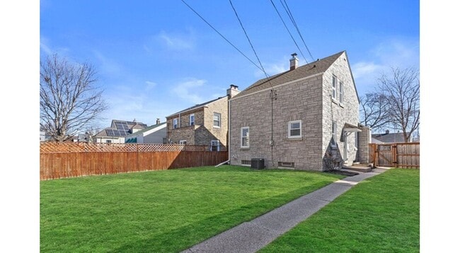 3223 S 25th St in Milwaukee, WI - Building Photo - Building Photo