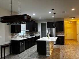 11532 Cedar Valley Dr in Riverview, FL - Building Photo